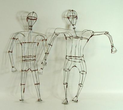 ANONYME 
Deux mannequins en fils de fer et fils de cuivre
Hauteur: 62 cm