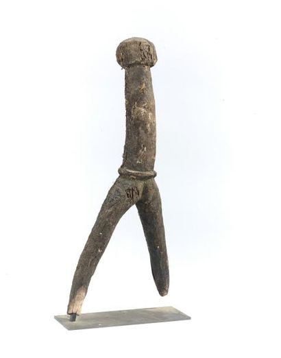 null STATUE. Bois enduit croûteux.
Burkina-Faso, Dagari.
Haut 59 cm
Provenance: Galerie...