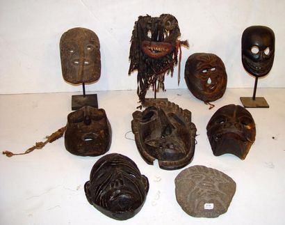 null Ensemble de neuf masques
Asie et Afrique