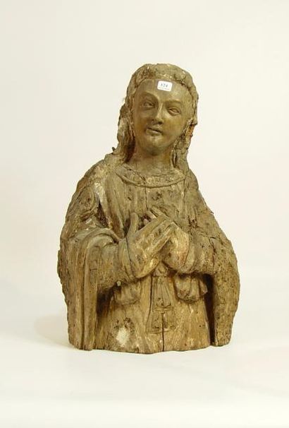 null Sculpture en bois naturel représentant une sainte femme en buste. Mains postérieures....