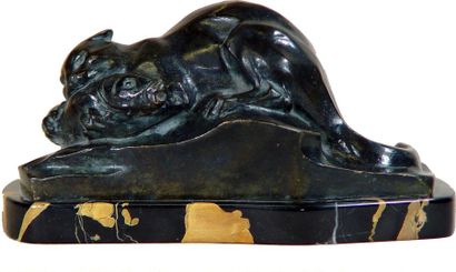 "Charles Louis Eug. Virion (1865-1946) " " Panthère dévorant une carpe Bronze patine...