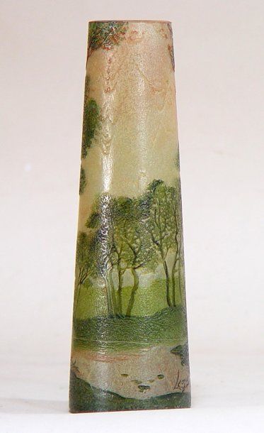 "LEGRAS " "Vase en verre gravé à décor de paysage H : 21 cm"