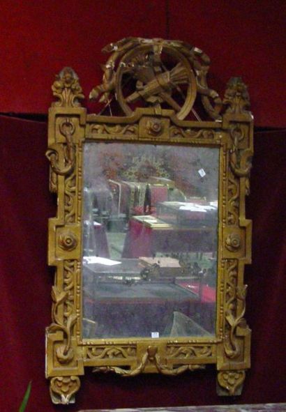 null "Miroir, cadre en bois sculpté. Style Louis XV."