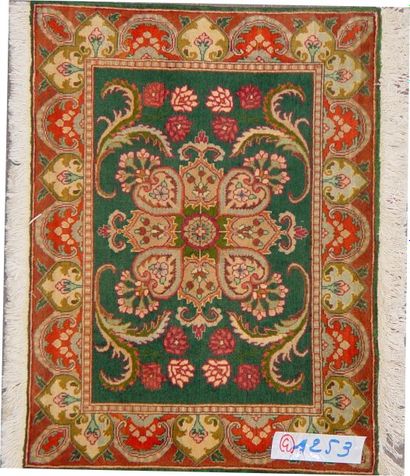 null "Tapis TABRIZ. Dim : 90 x 60"