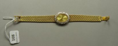 VACHERON CONSTANTIN Montre bracelet de dame en or jaune
Lunette sertie de deux rangs...
