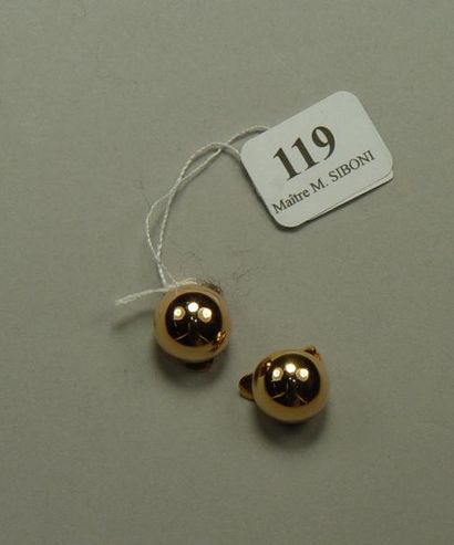 null Boucles d'oreilles demi-sphères en or jaune
Pds: 6,7 g