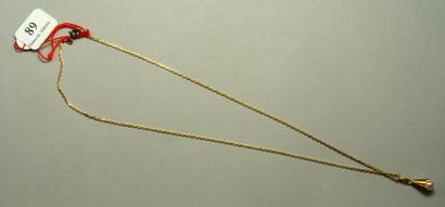null Chaîne de cou en or jaune et son pendentif serti d'une perle
Pds: 4,80 g