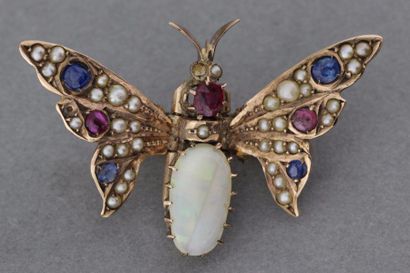 null Broche "Papillon" en or ornée d'une opale, de pierres et de perles
Pds: 4 g