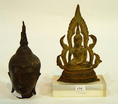 null Bouddha et tête de bouddha en bronze
Hauteur: 19 cm et 18 cm