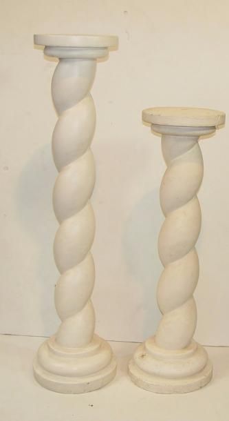 null Deux colonnes à fût torsadé en plâtre
Hauteur: 80 cm et 100 cm
