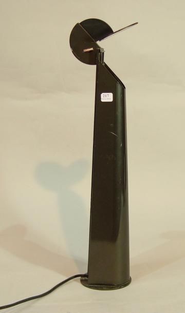 null Lampe "Castiglioni" en tôle laquée noire
Edition HOS
Hauteur: 48 cm