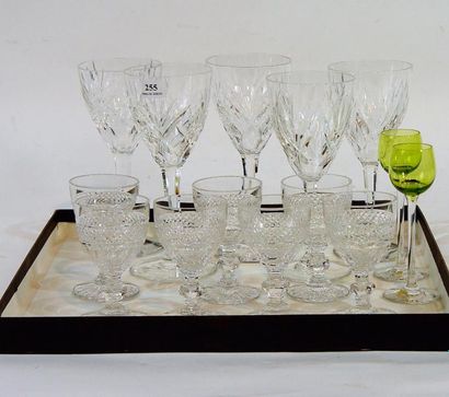 SAINT LOUIS Cinq grands verres et sept petits verres