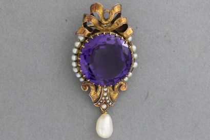 null Broche Napoléon III en or ornée d'une améthyste entourée de perles retenant...