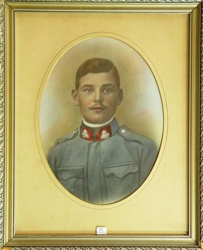 ECOLE XIXème SIECLE 'Portrait de militaire''
Pastel ovale
Hauteur: 38 cm