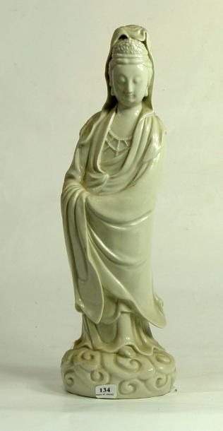 null "Femme drapée"
Porcelaine blanche
Hauteur: 38 cm