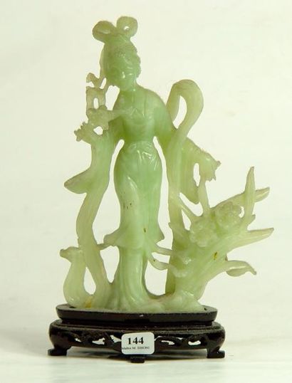 null "Femme aux fleurs"
Sujet en pierre dure Chine
Hauteur: 20 cm