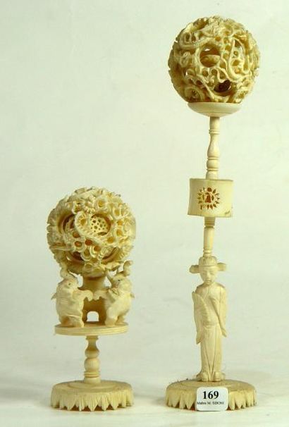 null Deux boules de Canton en ivoire du Japon
Fin XIXème siècle - début XXème siècle
Hauteur:...