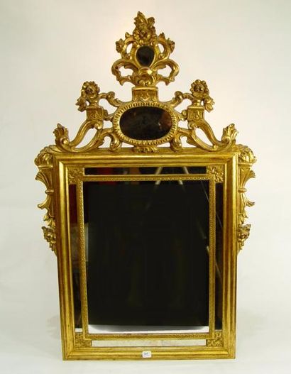 null Miroir cadre en bois sculpté et doré Style Louis XV
Hauteur: 87 cm