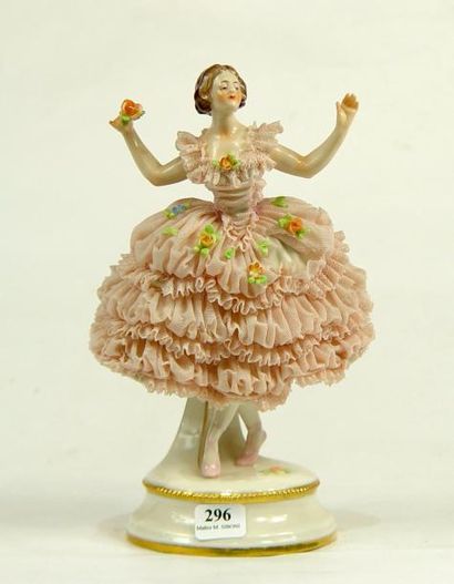 CAPODIMONTE "Danseuse"
Sujet en porcelaine
Hauteur: 21 cm