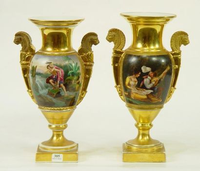 null Deux vases en porcelaine de Paris or et décors de scènes galantes dans des réserves

Epoque...
