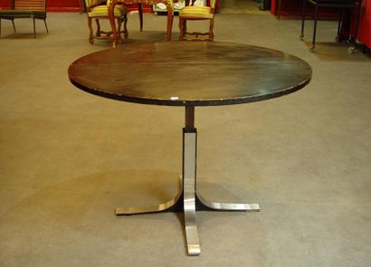 Osvaldo BORSANI (d'après) 

Table ronde, plateau laqué noir


Pied en métal chromé

Hauteur...