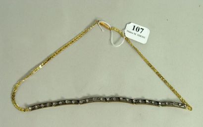 null 107- Collier articulé en or jaune (14K) et argent ajouré orné de diamants taillés...