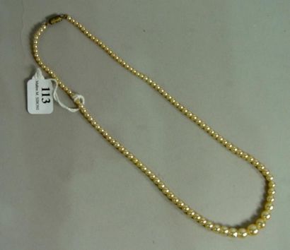 null 113- Collier de perles, fermoir en métal