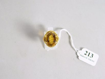 null 213- Bague en or jaune sertie d'une citrine

Pds : 4,70 g