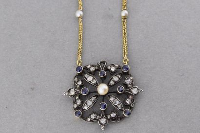 null 268- Collier en or enrichi de saphirs et de perles retenant un motif serti de...