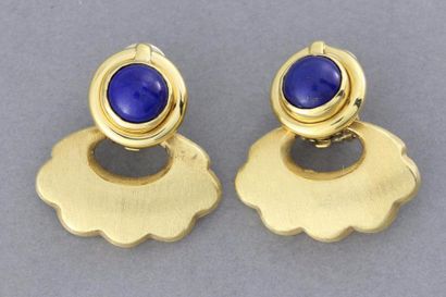 null 273- Paire de boucles d'oreilles en or ornées de lapis

Pds : 18,8 g