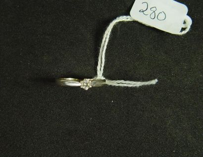 null 280- Solitaire en or gris serti d'un diamant

Pds : 2,20 g