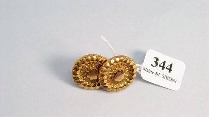 null 344- Deux boutons de col en or jaune

Pds : 5,50 g