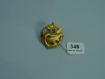 null 348- Broche ''chimère'' en or jaune sertie d'un petit diamant

Pds : 8,90 g