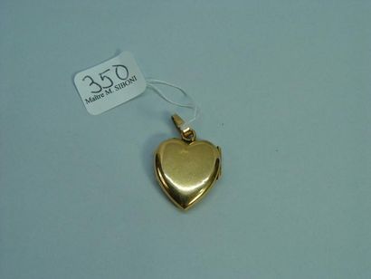 null 350- Pendentif ''Coeur'' en or jaune ouvrant

Pds brut : 5,75 g
