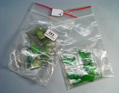 null 351- Petit lot d'éléments sculptés en jade/jadéite