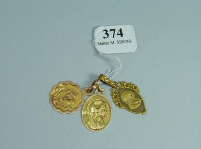 null 374- Lot de trois médailles religieuses en or jaune

Pds : 4,5 g