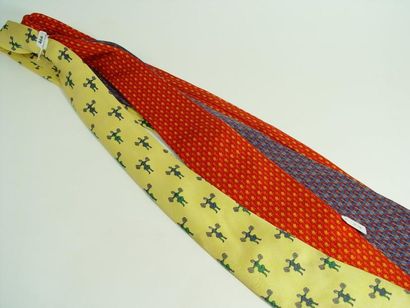 null 466- Lot de trois cravates en soie : une HERMES et deux LANCEL