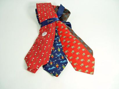 null 469- HERMES

Lot de quatre cravates en soie
