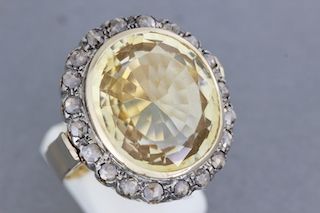 null 47- Bague en or (14K) ornée d'une citrine dans un entourage de diamants taillés...