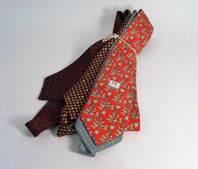 null 470- HERMES

Lot de quatre cravates en soie