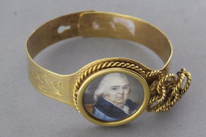 null 60- Bracelet rigide ouvrant orné d'une miniature représentant Louis XVIII