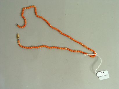 null 73- Collier de perles de corail

Fermoir en or

(accident)