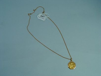 null Chaîne de cou et sa médaille religieuse en or jaune

Pds : 4,20 g