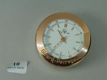 null 10- Girard PERREGAUX

Pendulette en acier et métal doré