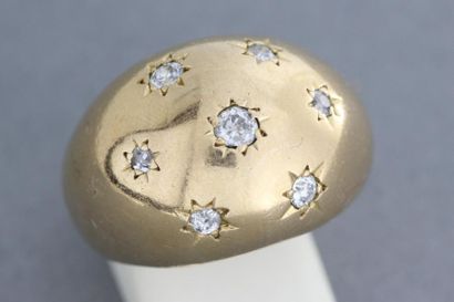 null 142- Bague boule en or ornée de diamants en serti étoilé

Pds : 13,2 g