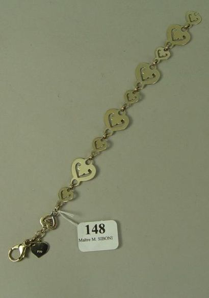 null 148- O.J. PERRIN

Bracelet articulé en or gris, signé, à motifs ''coeurs''

Pds...
