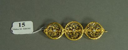 null 15- Broche en or jaune sertie d'un brillant et de deux petites perles

Pds :...