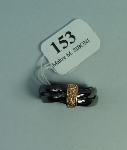 null 153- Bague trois anneaux en céramique et or jaune sertie de brillants