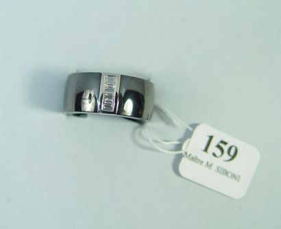 null 159- Bague en céramique et or gris sertie de diamants baguette