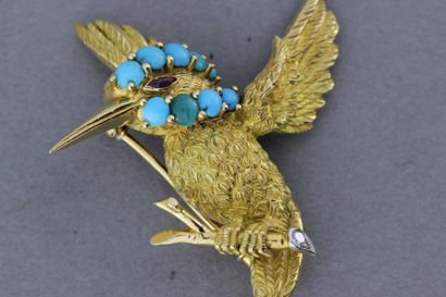 null 173- Broche "Oiseau" en or enrichie de cabochons de turquoises, d'un rubis et...